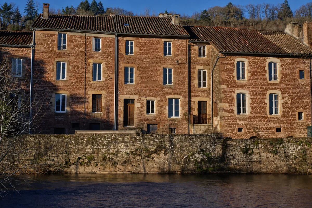 Chauffagiste à Saint-Affrique : cave voûtée et étages froids